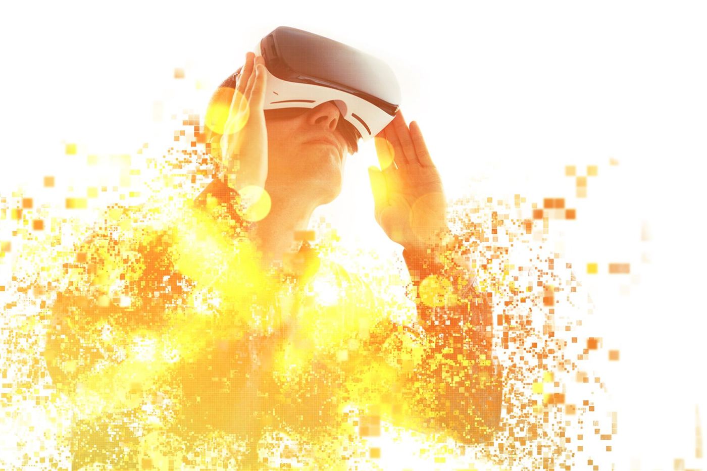 Personne utilisant un casque de réalité virtuelle immersive VMOOV